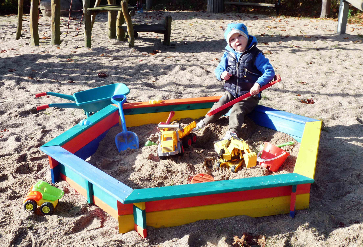 6eck Sandkasten "Fynja" mit weißer Abdeckplane